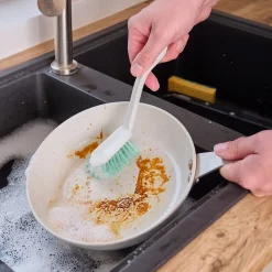 Brosse à vaisselle poils rigides blanc l.6cm