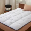 CASABEL surmatelas enveloppant 180x200 cm en microfibre respirante, ultra moelleux, anti-acariens, avec liseré bleu