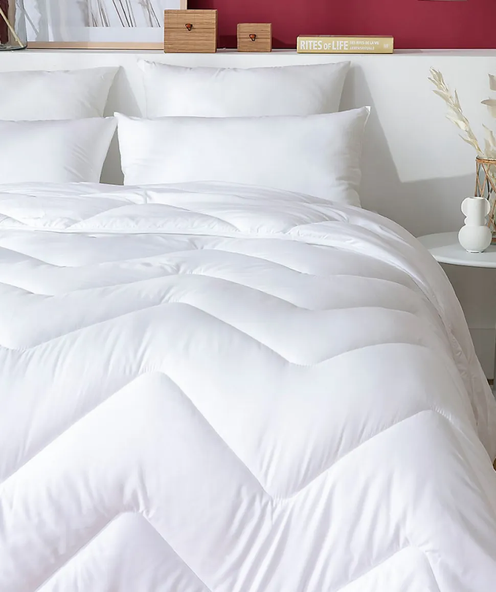Couette anti-acariens chaude 140 x 200 cm polyester blanc