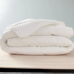 Couette Blanrêve très chaude 240 x 220 cm Gamme "Confort" traité Anti Acarien Soft & care
