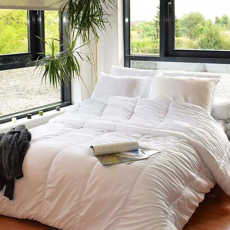 Couette légère anti transpirante 200 gr/m² 140 x 200 cm pour lit 1 place 90 x 190 cm