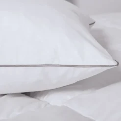 Couette 220x240 CM AELA en plume d'oie anti acarien 500 gr + 2 oreillers