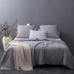 Couvre lit matelassé et moelleux (180x240 cm - Gris clair)