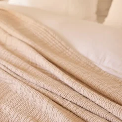 Dessus de lit 270x250 cm en coton lavé SEVILLE blanc latte