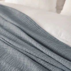 Dessus de lit 230x250 cm en coton lavé SEVILLE bleu abysse