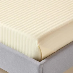 Drap plat satin rayé en coton égyptien 330 fils jaune pâle, 275x275 cm - HOMESCAPES