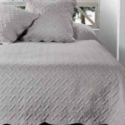 Jeté de lit aux formes géométriques surpiquées (230x250 cm - Gris clair)
