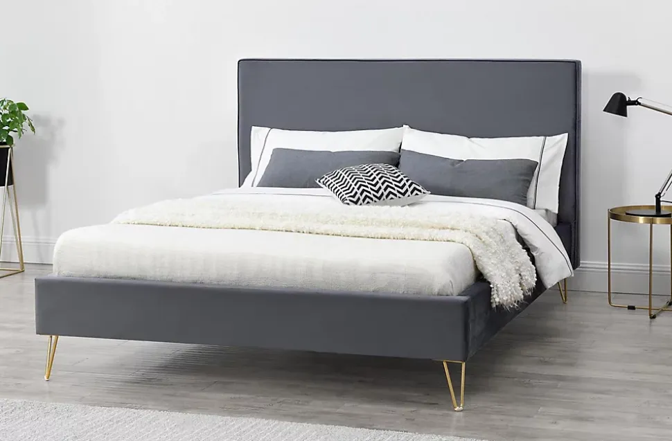 Lit 140 x 190 cm en velours et laiton gris - RIVERSIDE