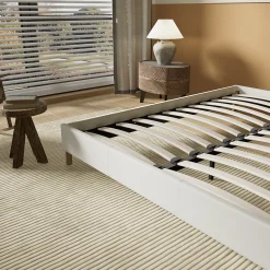 Lit avec sommier lattes en bois - 140x190 cm - Tissu Blanc - Pieds en bois