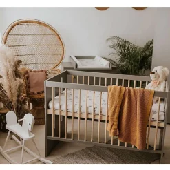 Lit Bébé Enfant évolutif à Barreaux Avec Sommier Réglable Gris / Bois 120x60 Cm