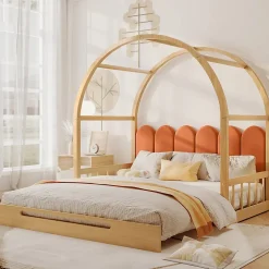 Lit cabane enfant extensible 140x100-200 cm avec lit gigogne, cadre en pin, coussins en velours, coloris bois naturel et orange