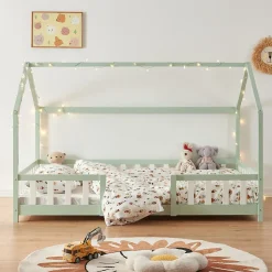 Lit cabane Sisimiut avec matelas 140 x 200 cm vert menthe / blanc en.casa