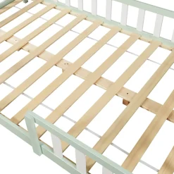 Lit cabane Sisimiut avec matelas 120 x 200 cm vert menthe / blanc en.casa