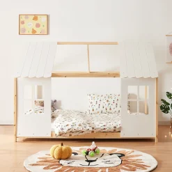 Lit cabane Tostedt pour enfant forme maison bois de pin 140 x 200 cm naturel blanc en.casa
