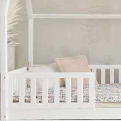 Lit cabane 140x200 barrières et sommier inclus pieds 1 cm Daisy Blanc