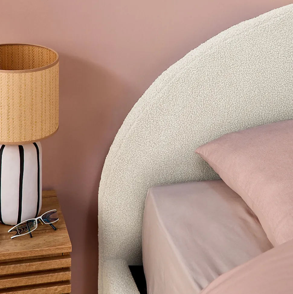 Lit coffre avec sommier à lattes et tête de lit. finition bouclette. blanc. L216.5 x P174 x H102cm