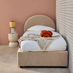 Lit coffre avec sommier à lattes et tête de lit. finition bouclette. nude. L 206 x P 104 x H 102cm