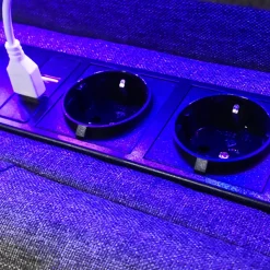 Lit Déco 140 x 200 Cm - Lit Double avec Chargement USB et LED - Bois Massif, Lin et Métal - Sans Matelas - Gris