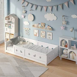 Lit enfant Montessori 90x200 cm en pin massif, barrières étoiles et lune, peinture à l eau sûre, design sécurisé, Blanc