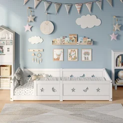 Lit enfant Montessori 90x200 cm en pin massif, barrières étoiles et lune, peinture à l eau sûre, design sécurisé, Blanc