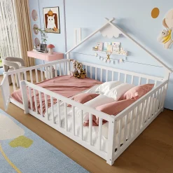 Lit enfant 140x190 cm - Lit avec barrières et design maison - Bois de pin et MDF - Sans matelas - Blanc
