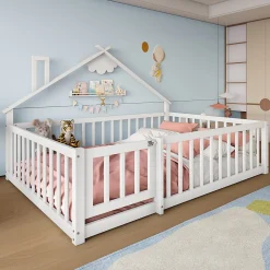 Lit enfant 140x190 cm - Lit avec barrières et design maison - Bois de pin et MDF - Sans matelas - Blanc