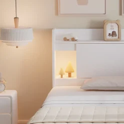 Lit Polster 90x200 cm avec rangement latéral, 2 lampes, prise USB, bois blanc, design pratique