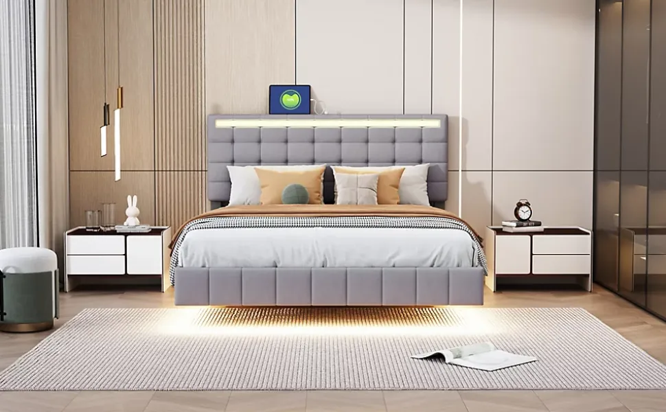 Lit rembourré 140 par 200 cm avec cadre flottant LED et tête de lit moderne en lin doux gris pour chambre élégante