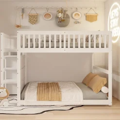 Lit superposé bas Lit enfant 140 x 200 cm en bois avec compartiments de rangement ouverts et clôture, blanc
