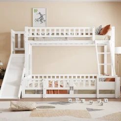 Lit superposé 140x200 cm avec toboggan ludique et étagères intégrées, structure en pin et MDF blanc