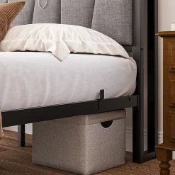 Lit 140x190 cm avec tête de lit rembourrée, cadre métal noir, éclairage LED intégré et rangement