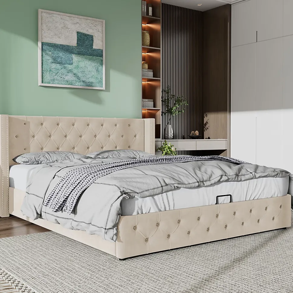 Lit 140x200 cm avec tête de lit capitonnée en velours, coffre de rangement hydraulique et détails cloutés, beige