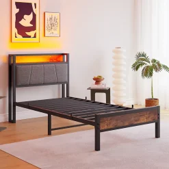 Lit 90x200 cm avec tête de lit haute et LED multicolore, station de charge USB intégrée et cadre métal