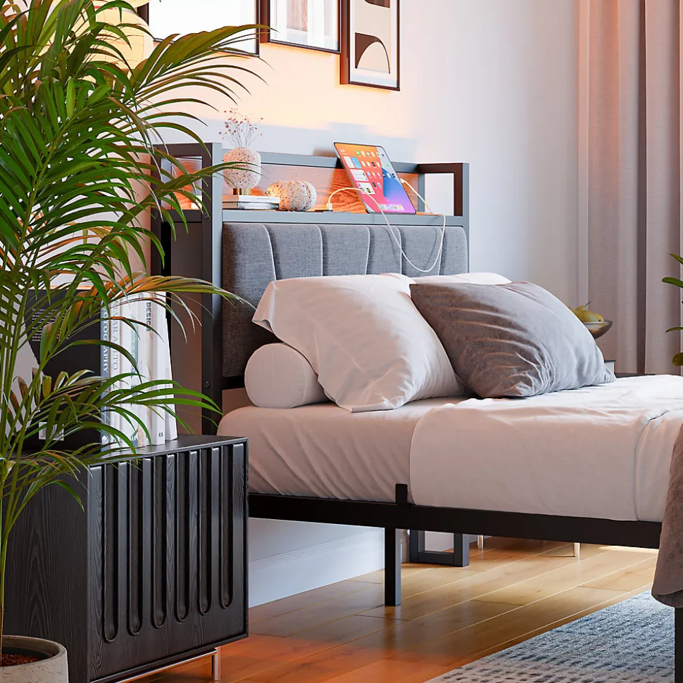 Lit 120x200 cm avec tête haute rembourrée et cadre métal, LED multicolores pilotables et station USB