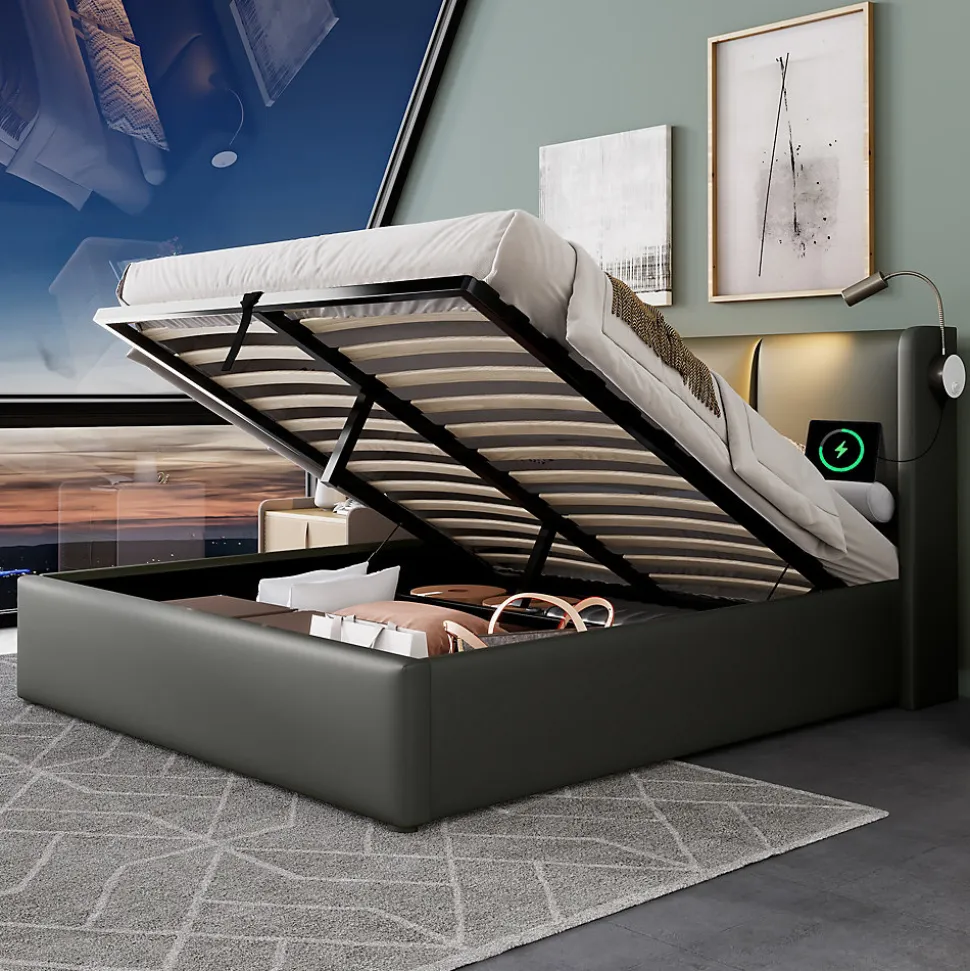 Lit 140x200 cm coffre avec sommier relevable, tête de lit tapissée PU gris et lampe de lecture à chargeur USB