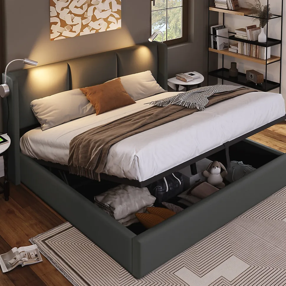 Lit 140x200 cm coffre avec sommier relevable, tête de lit tapissée PU gris et lampe de lecture à chargeur USB