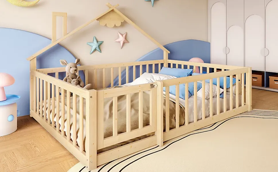 Lit 140x190 cm en pin naturel avec balustrade 32 cm et serrure, style maisonnette pour enfant