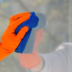 Nettoyant hydrofuge (800 ml) pour vitres et métaux non peints. Élimine taches et les éclaboussures causées par produits hydrofuges