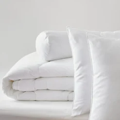 Pack Couette Blanrêve très chaude 260 x 240 + 2 Oreillers 60 x 60 + Polochon 160 Polycoton "Confort" traité Anti Acarien