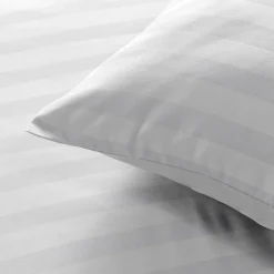 Parure de Lit 240 x 220 cm + 2 Taies Microfibre Unie CLÉO Blanc