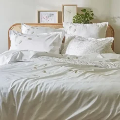 Parure de lit brodée 3 pièces : housse 260x240 cm et taies 50x70 cm en satin de coton NINA blanc