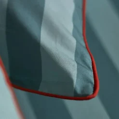 Parure de lit brodée 3 pièces : housse 200x200 cm et taies 50x80 cm en percale de coton PASSE MONTAGNE bleu givré