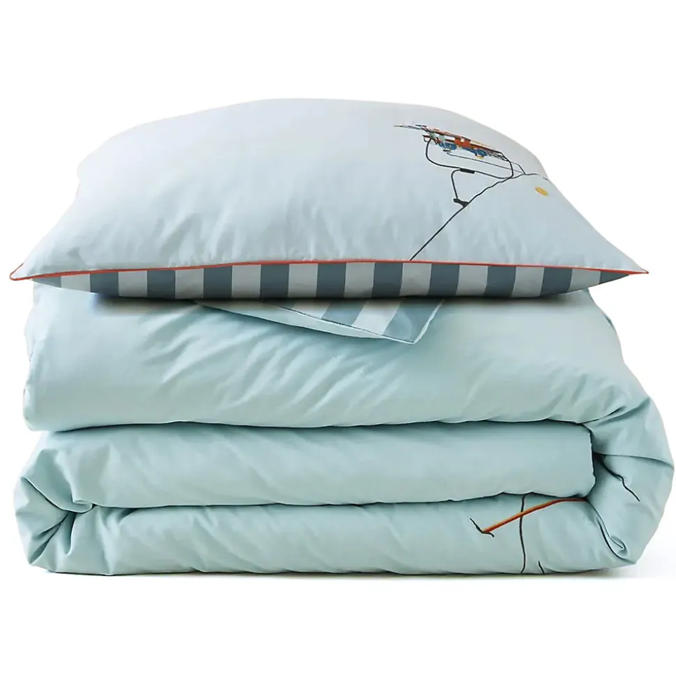 Parure de lit brodée 2 pièces : housse 140x200 cm et taie 65x65 cm en percale de coton PASSE MONTAGNE bleu givré