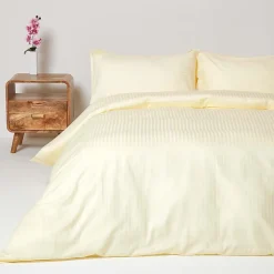 Parure de lit satin rayé en coton égyptien 330 fils jaune pâle, 230x220cm - HOMESCAPES