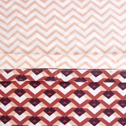 Parure de lit 240x220 cm en microfibre TIAGOH rouge motif géométrique 3 pièces