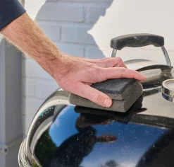 Éponge à récurer noire L.13 x l.4,5 x ép.9 cm