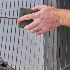 Éponge à récurer noire L.13 x l.4,5 x ép.9 cm