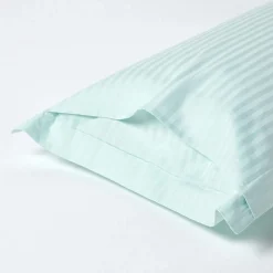 Taie d'oreiller à  volants bleu satin rayé en coton égyptien 330 fils, 50x75 cm - HOMESCAPES