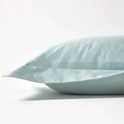 Taie d'oreiller à  volants bleu givré en coton égyptien bio 400 fils, 50x75 cm - HOMESCAPES