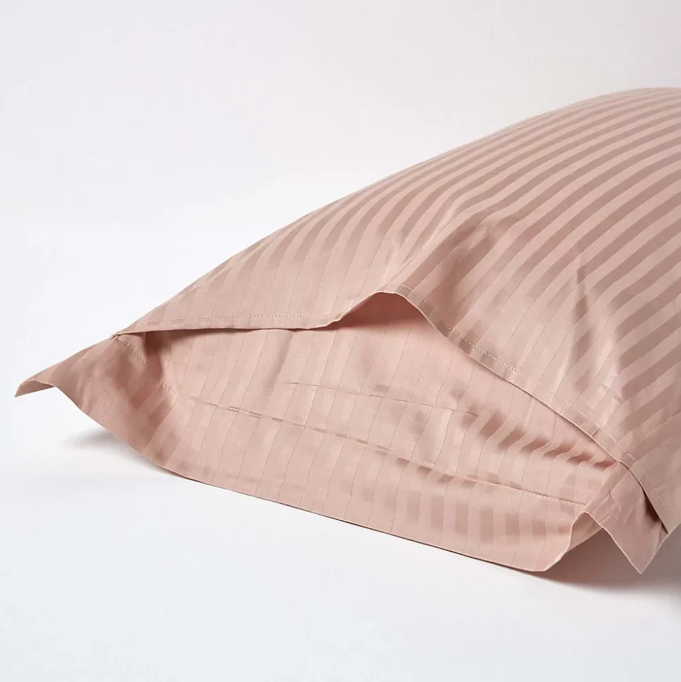 Taie d'oreiller à volants taupe satin rayé en coton égyptien 330 fils, 50x75 cm - HOMESCAPES